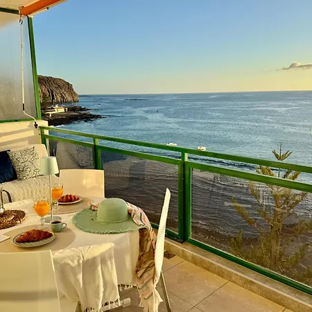 アパート New The Terrace By The Sea -infinity Views & Aircond- Comodoro, Cristianos, Tenerife ロスクリスティアーノス