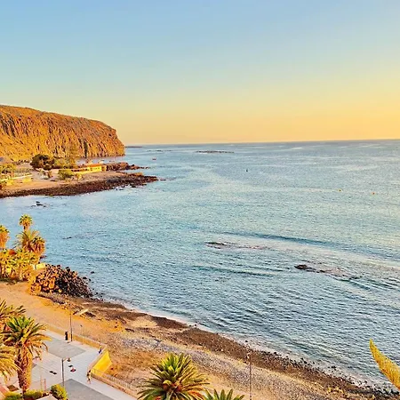 アパート New The Terrace By The Sea -infinity Views & Aircond- Comodoro, Cristianos, Tenerife ロスクリスティアーノス