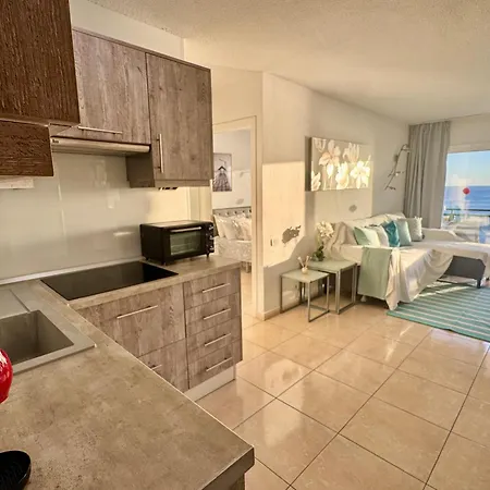 アパート New The Terrace By The Sea -infinity Views & Aircond- Comodoro, Cristianos, Tenerife *