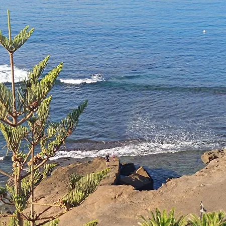 アパート New The Terrace By The Sea -infinity Views & Aircond- Comodoro, Cristianos, Tenerife ロスクリスティアーノス