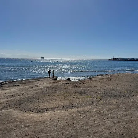 アパート New The Terrace By The Sea -infinity Views & Aircond- Comodoro, Cristianos, Tenerife ロスクリスティアーノス