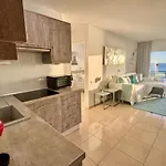 アパート New The Terrace By The Sea -infinity Views & Aircond- Comodoro, Cristianos, Tenerife *